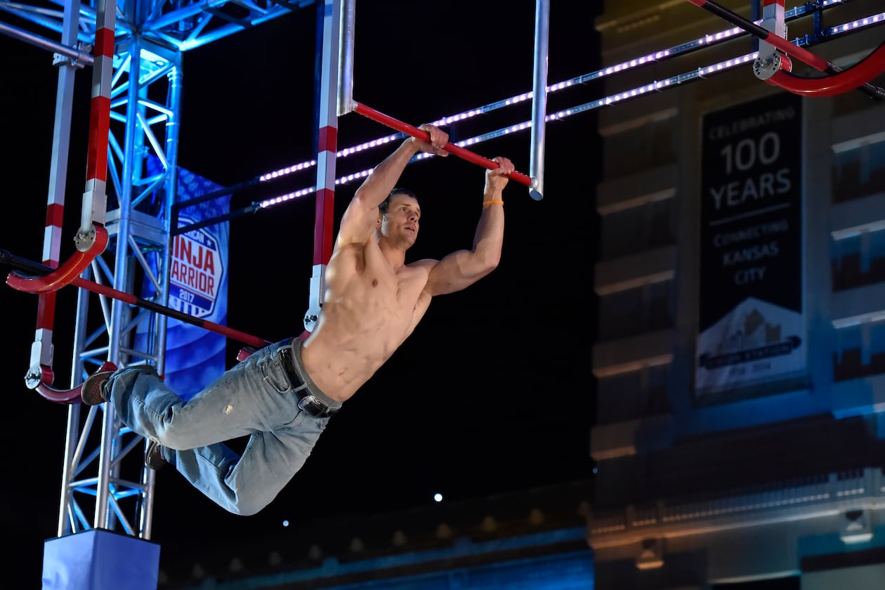 American ninja warrior. American Ninja Warrior 2021. American Ninja Warrior шоу. Американский ниндзя шоу победители. American Ninja Warrior сериал кадры.